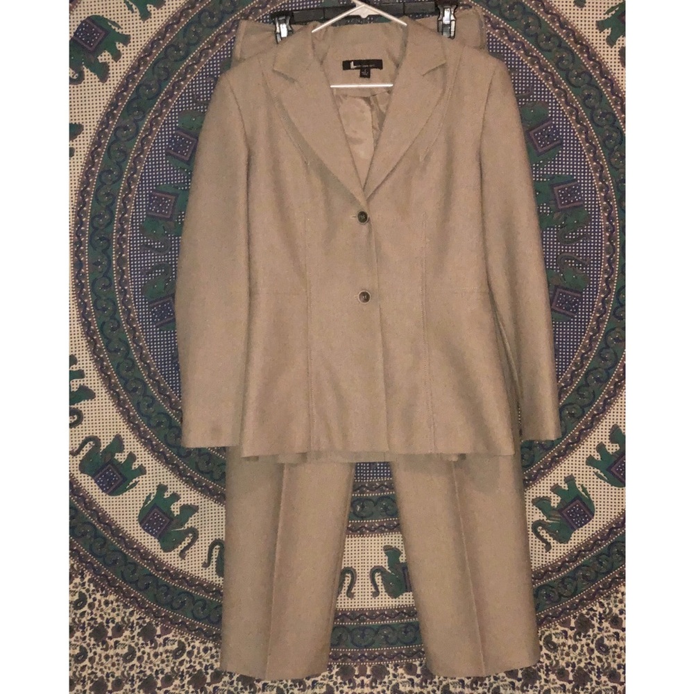 Larry Levine - 2Piece Pant suit